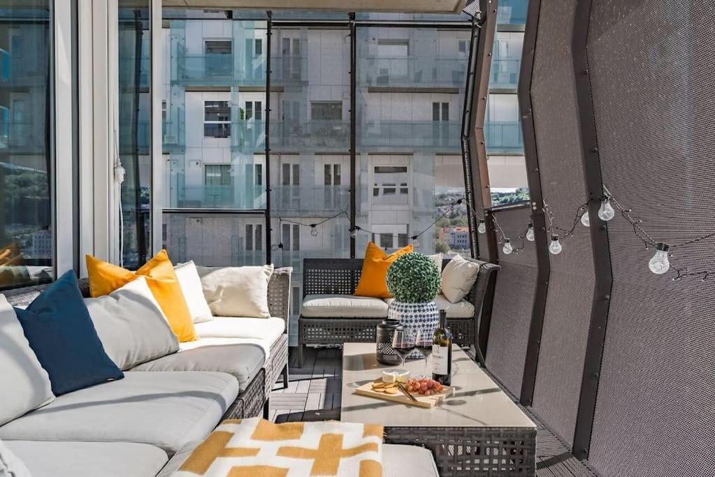 Spacious Modern 2br At Barcode Appartement